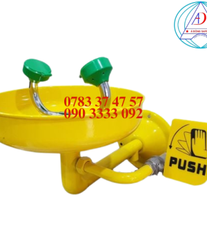 bon-rua-mat-khan-cap-gan-tuong-uk302