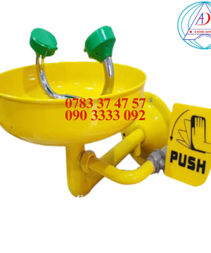 bon-rua-mat-khan-cap-gan-tuong-uk302