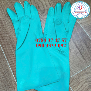 mrs-tay-chong-hoa-chat-GNF-1513