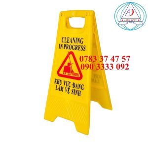 bien-bao-chu-a-khu-vuc-don-ve-sinh